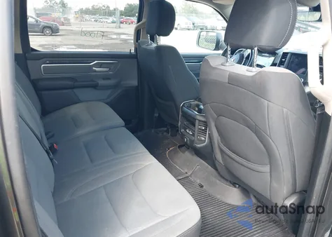 2020 Ram 1500 Big Horn 4X4 5'7 Box z USA, uszkodzony, nr VIN 1C6SRFFT0LN155861